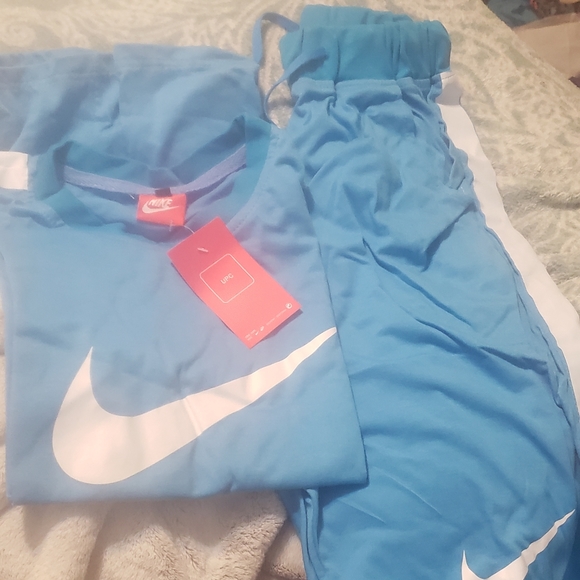 Nike 2pc short sets - Picture 5 of 5